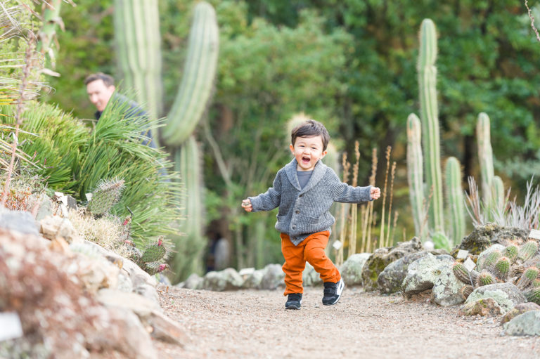 toddler-runs-down-path-botanic-gardens