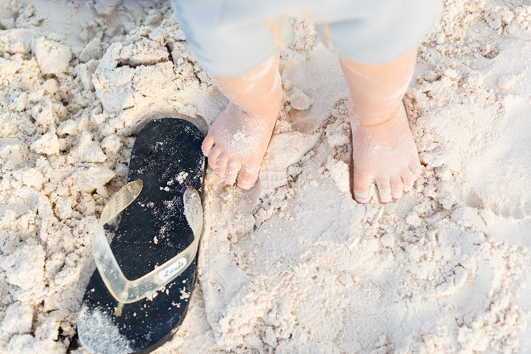 baby-feet-sand-shoe