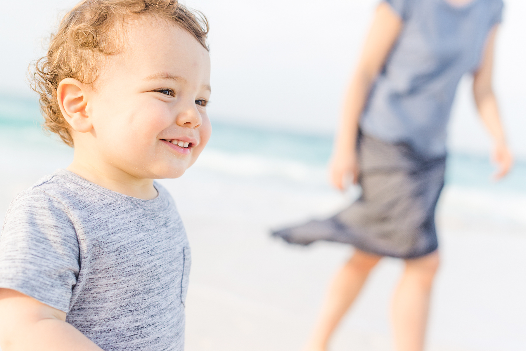kid-smiles-sunshine-beach-texas-photographer