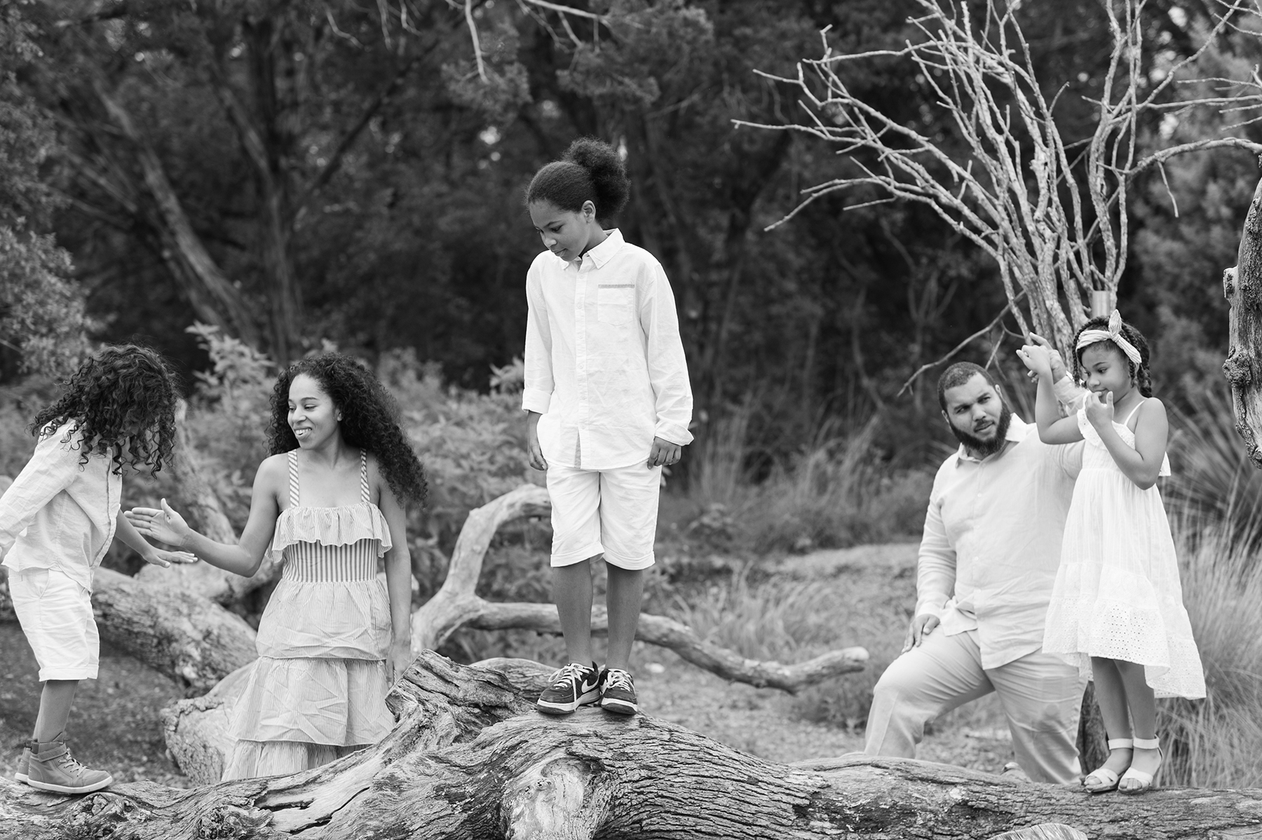 black-and-white-fun-family-moment-expoloring-outdoors