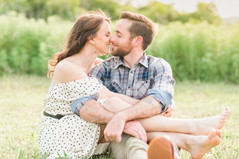 couple-barefoot-kissing-texas-sunset-tall-grass