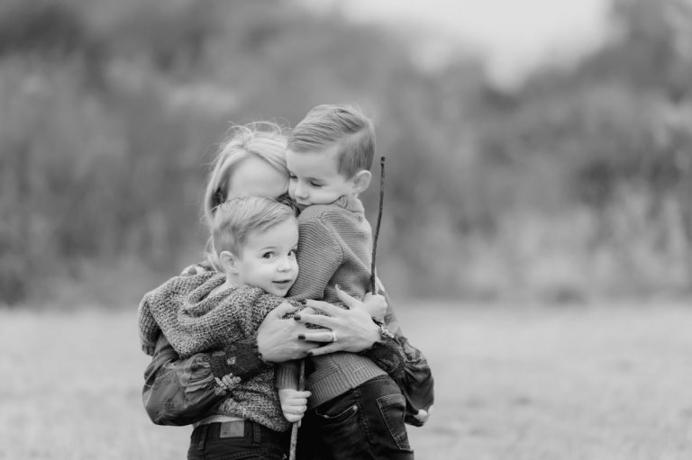 mom-hugs-sons-for-authentic-family-photos-austin
