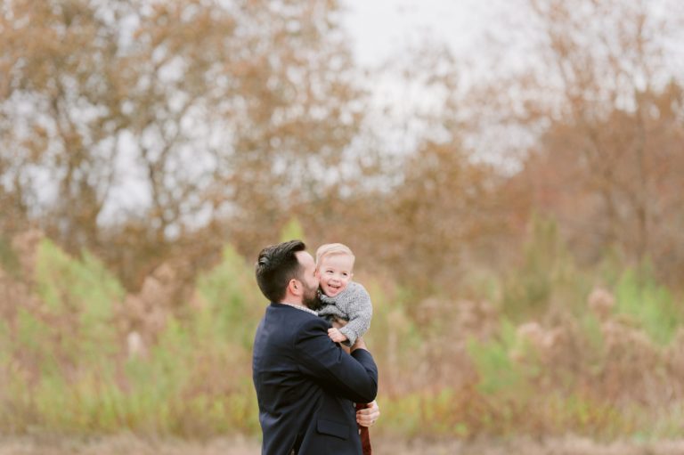 toddler-hugs-dad-commons-ford-ranch-park