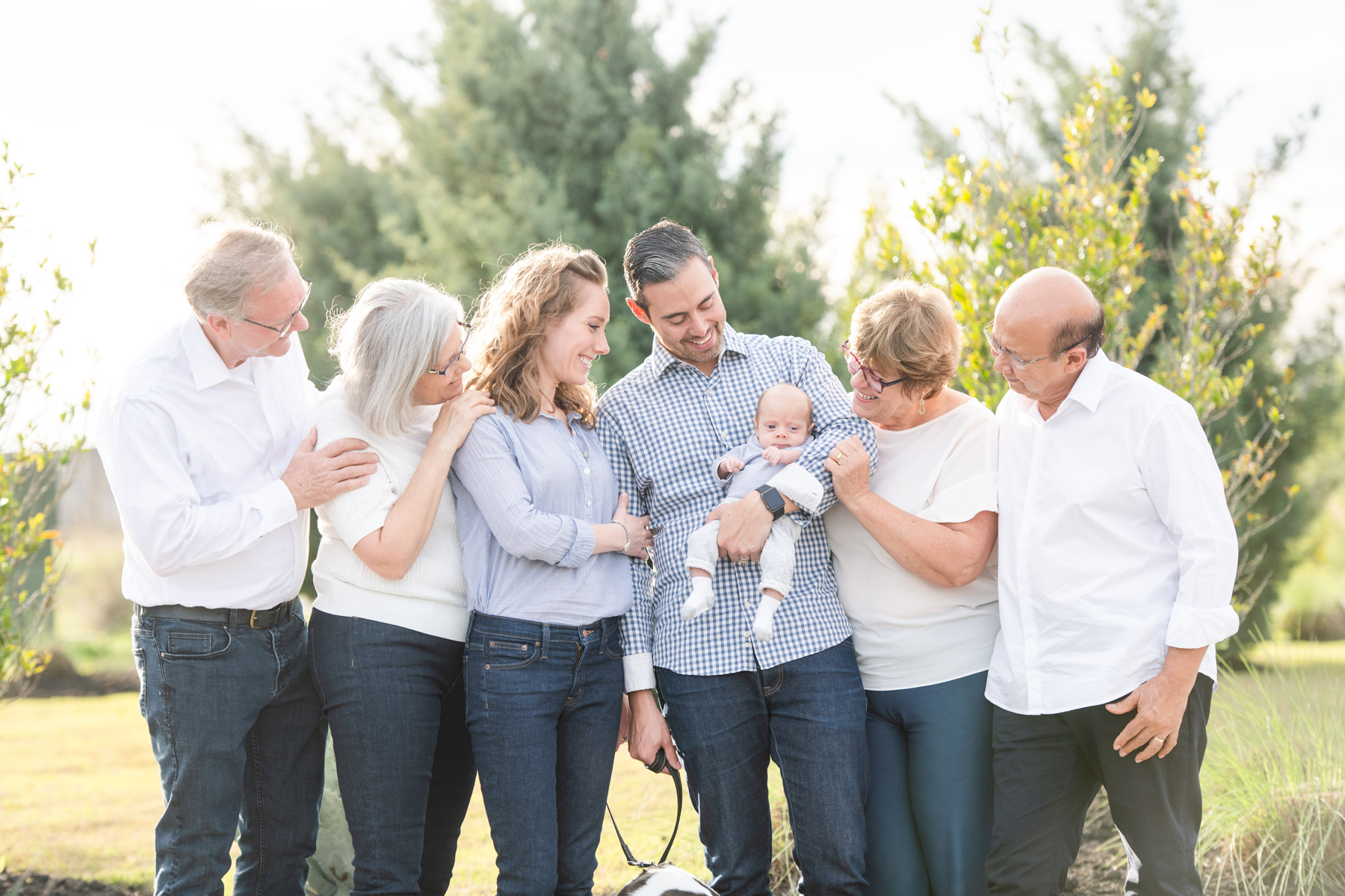 entire-family-looks-at-newborn-baby-candid-photo-family