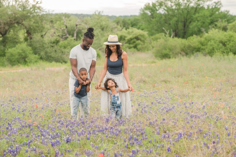 family-plays-field-wildflowers-austin-children-photography