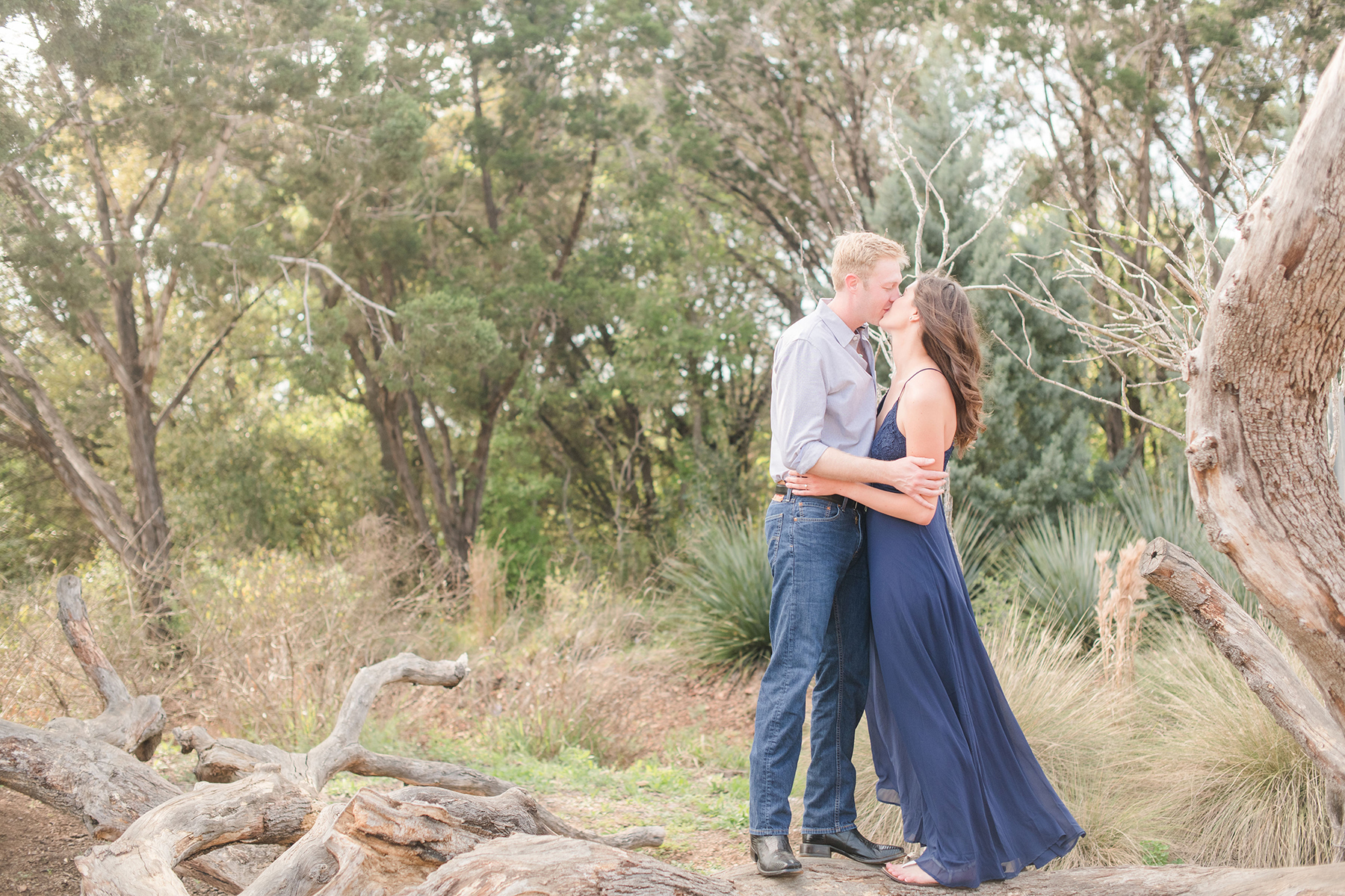 Kissing-in-nature-in-Austin-for-engagement-photo