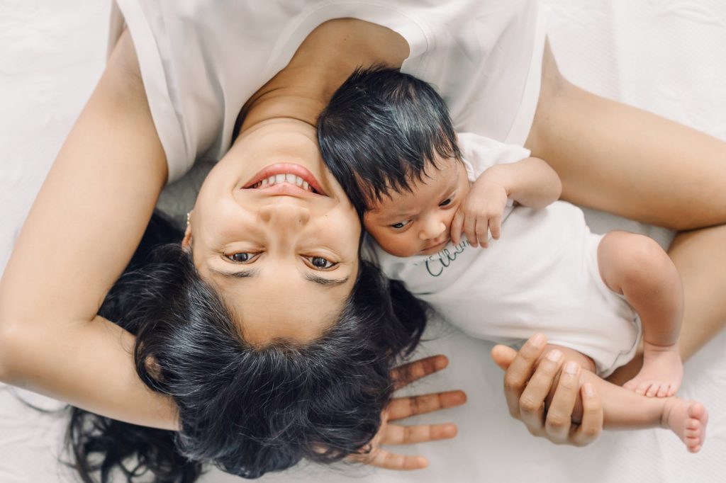 austin-mom-lying-down-with-son-fun-newborn-photography
