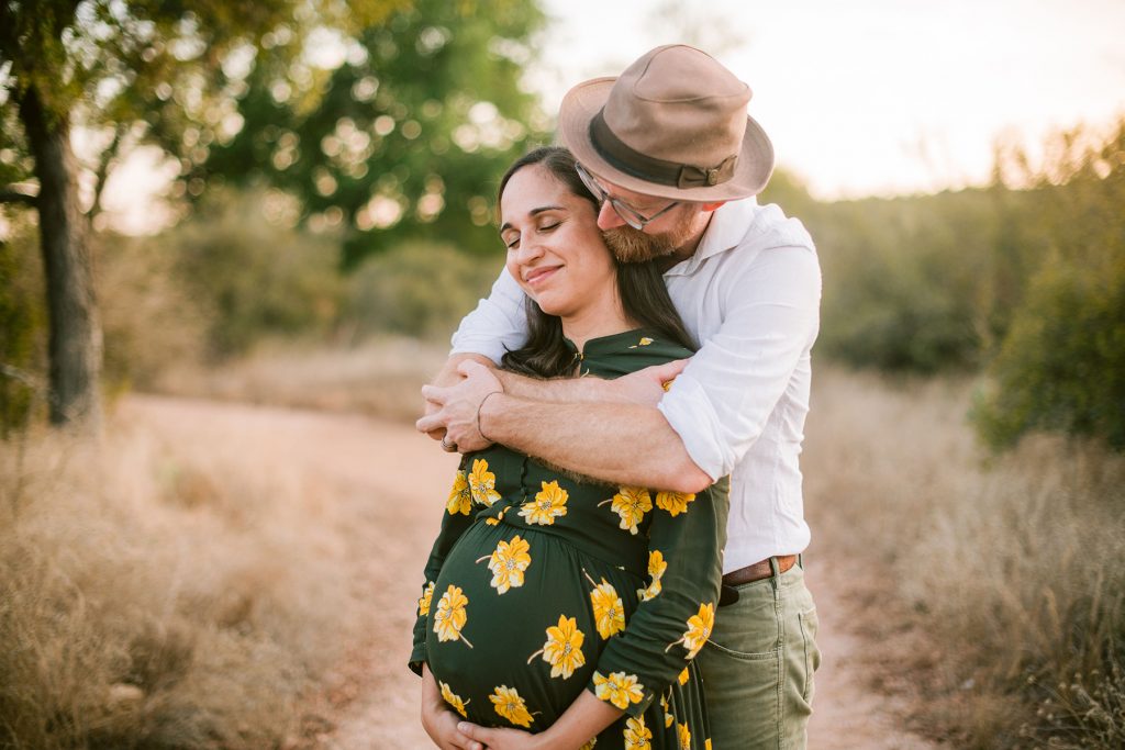 couple-cuddles-hill-country-maternity-photos