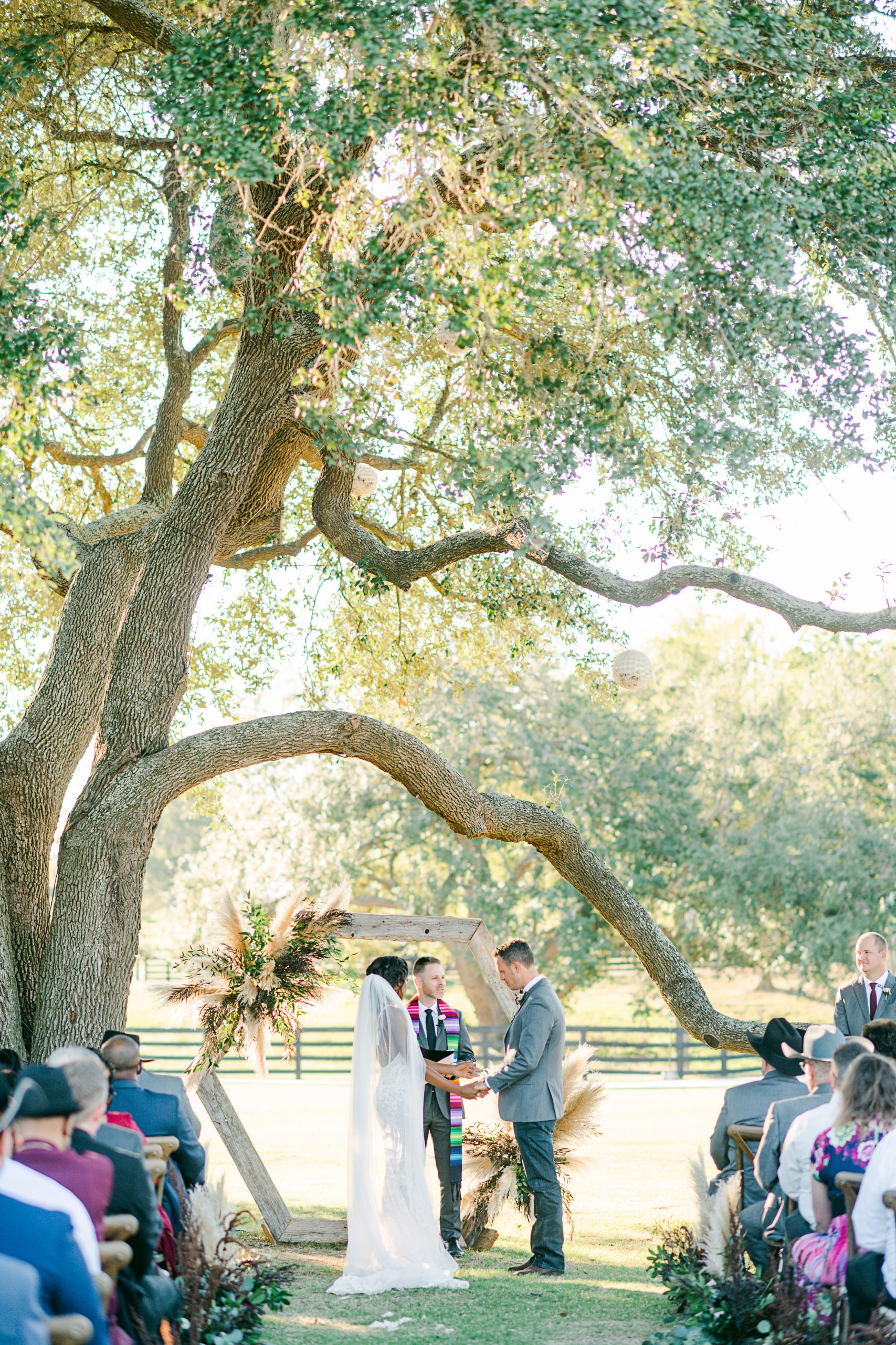 ceremony-oak-tree-austin-wedding-venues