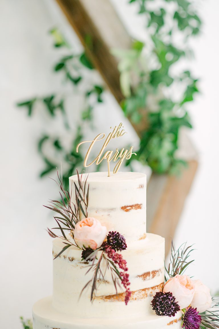 floral-simple-cake-dripping-springs-wedding-photographer