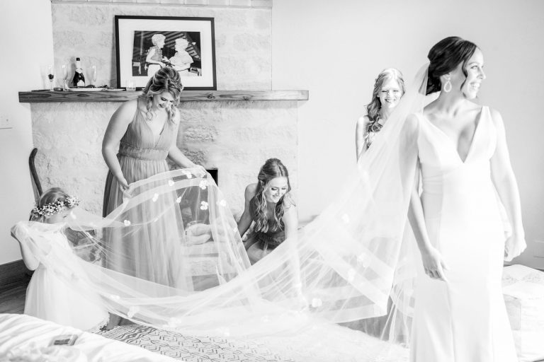 bridesmaids-fluff-veil-austin-texas-weddings