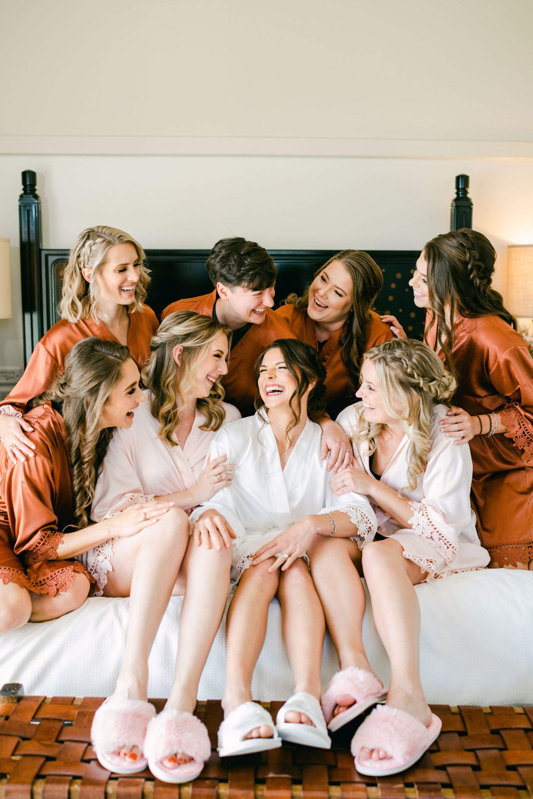 brides-getting-ready-hotel-emma-wedding-photography