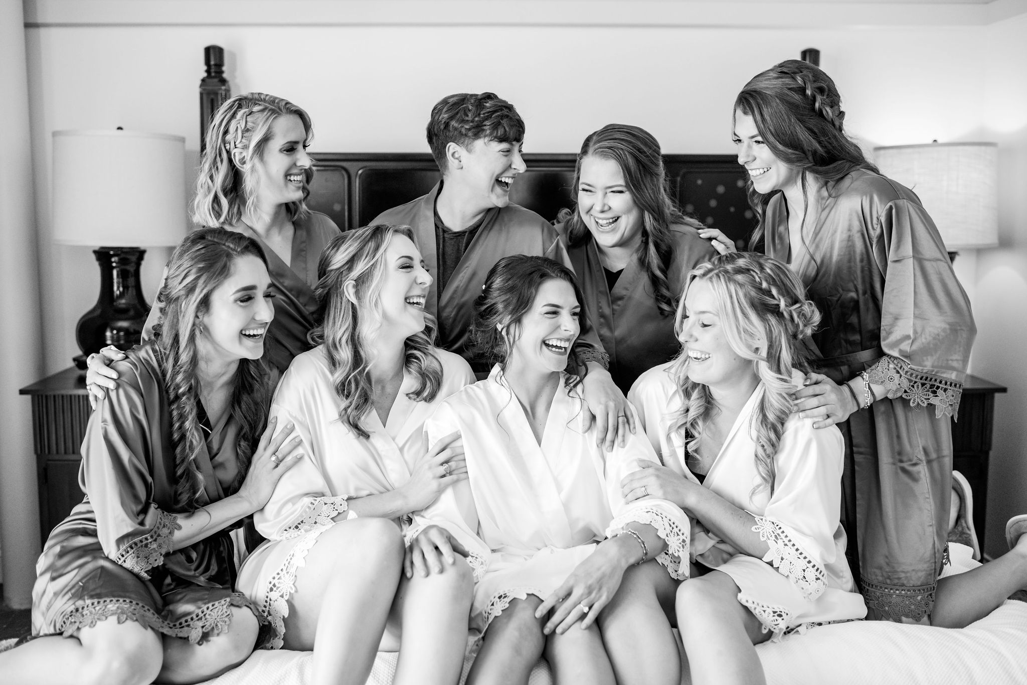 bridesmaids-laughing-on-bed-hotel-emma