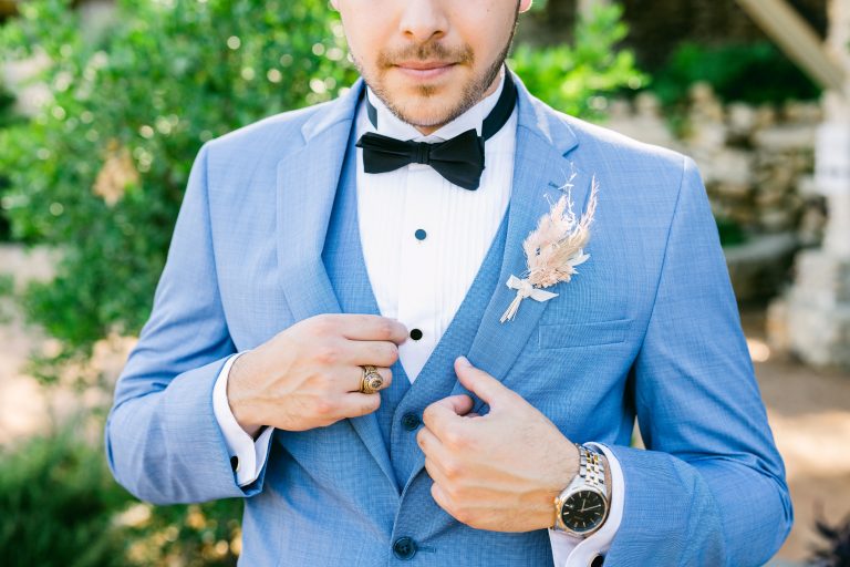 groom-buttons-suit-villa-antonia