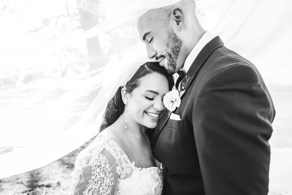 Classic-black-white-couple-weddings-Austin