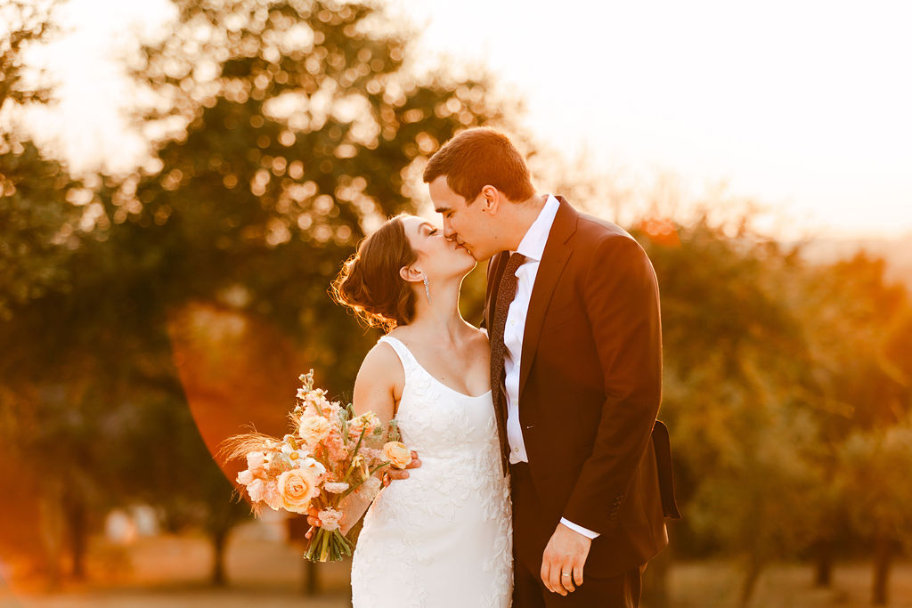 summer-wedding-the-arlo-dripping-springs-austin-photographers