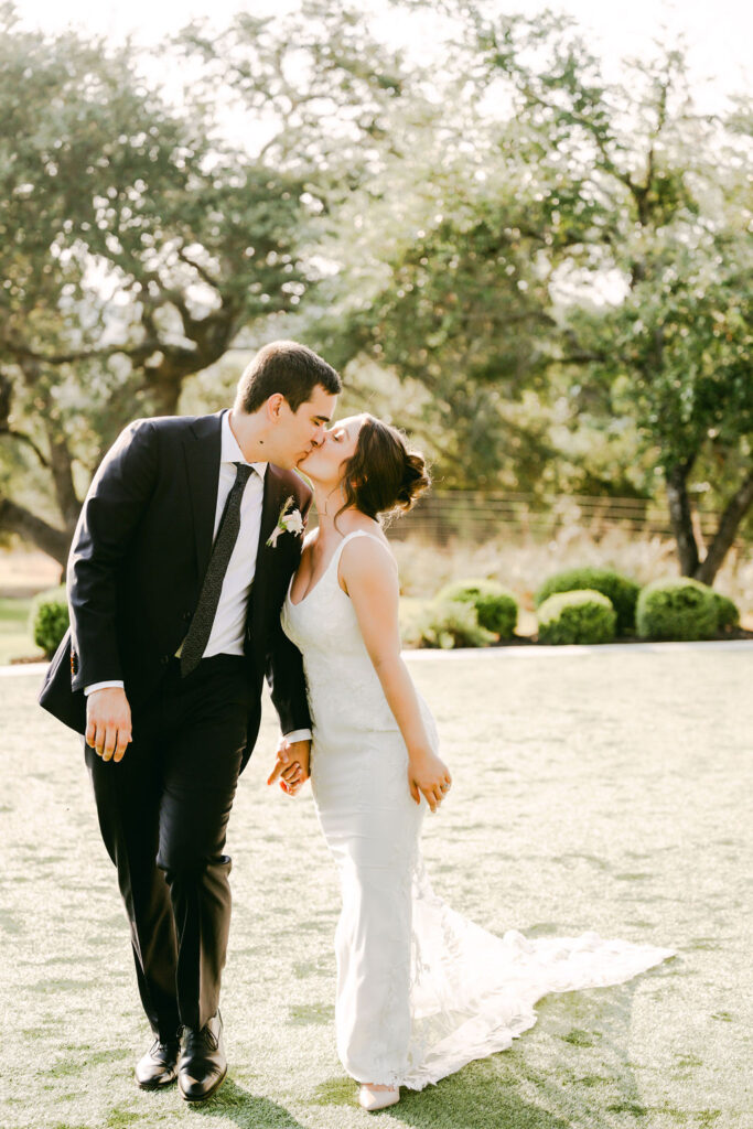 Bride-groom-kiss-grass-outside-the-arlo-wedding-photography