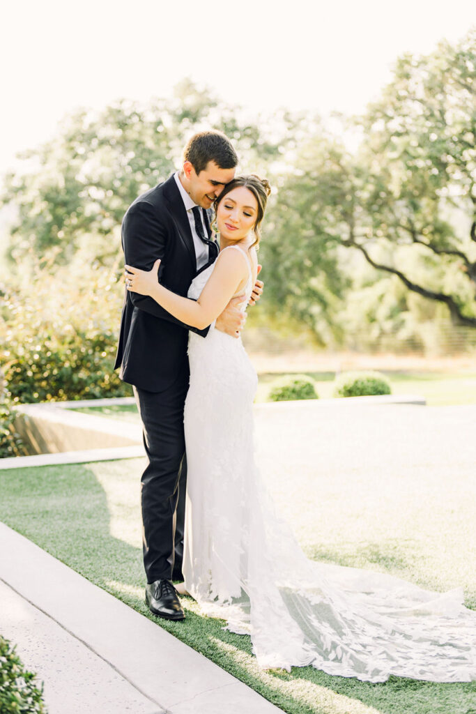 bride-groom-outside-the-arlo