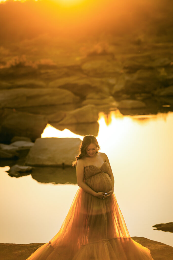 sunset-behind-pregnant-woman-austin-parks