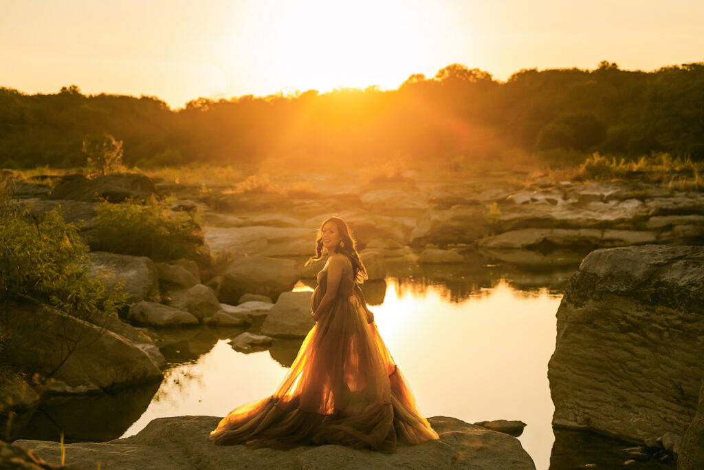 stunning-maternity-dress-pedernales-state-park-austin-photographer