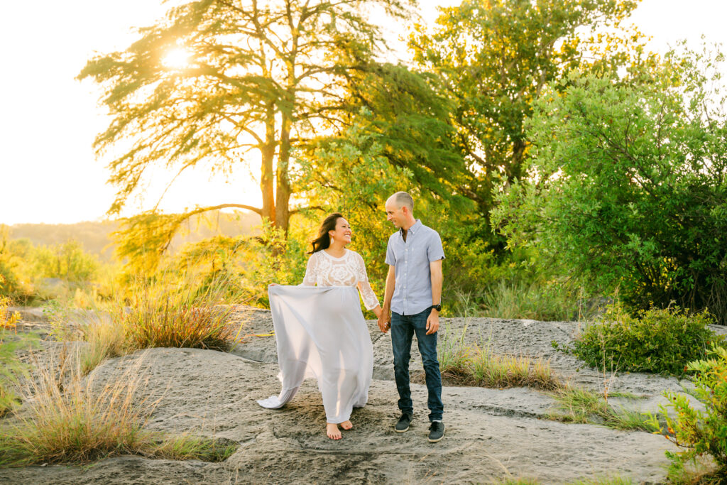 pregnant-mama-walking-through-pedernales-falls-austin