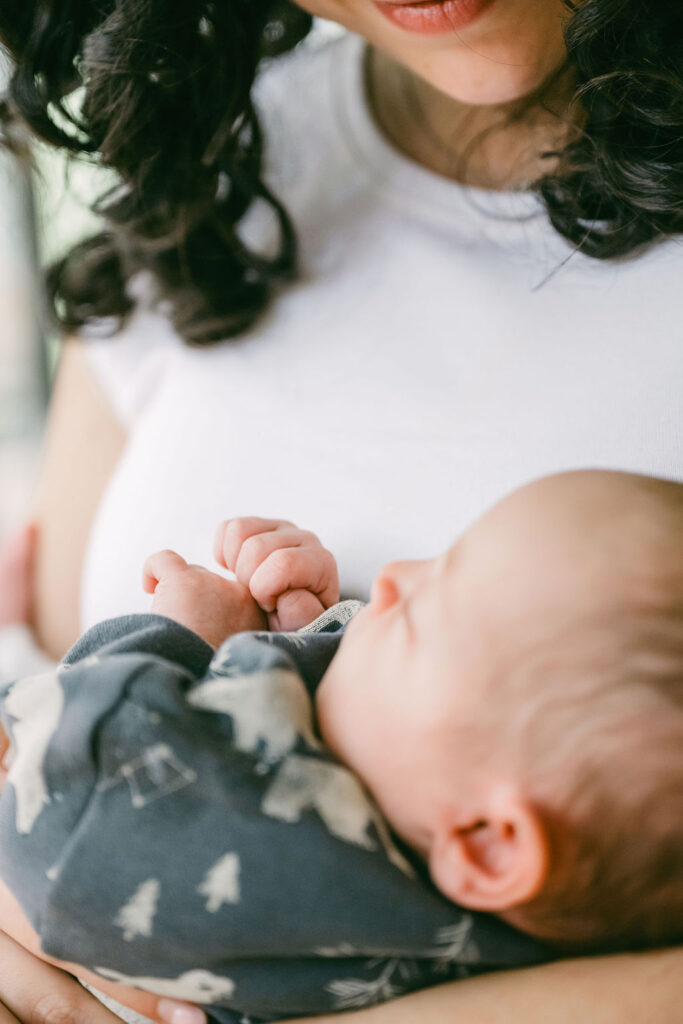 Cozy Austin newborn session photographed in a relaxed home setting